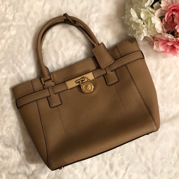 Michael Kors Handbags - ❣️HOST PICK❣️Michael Kors Leather Purse w Dust Bag
